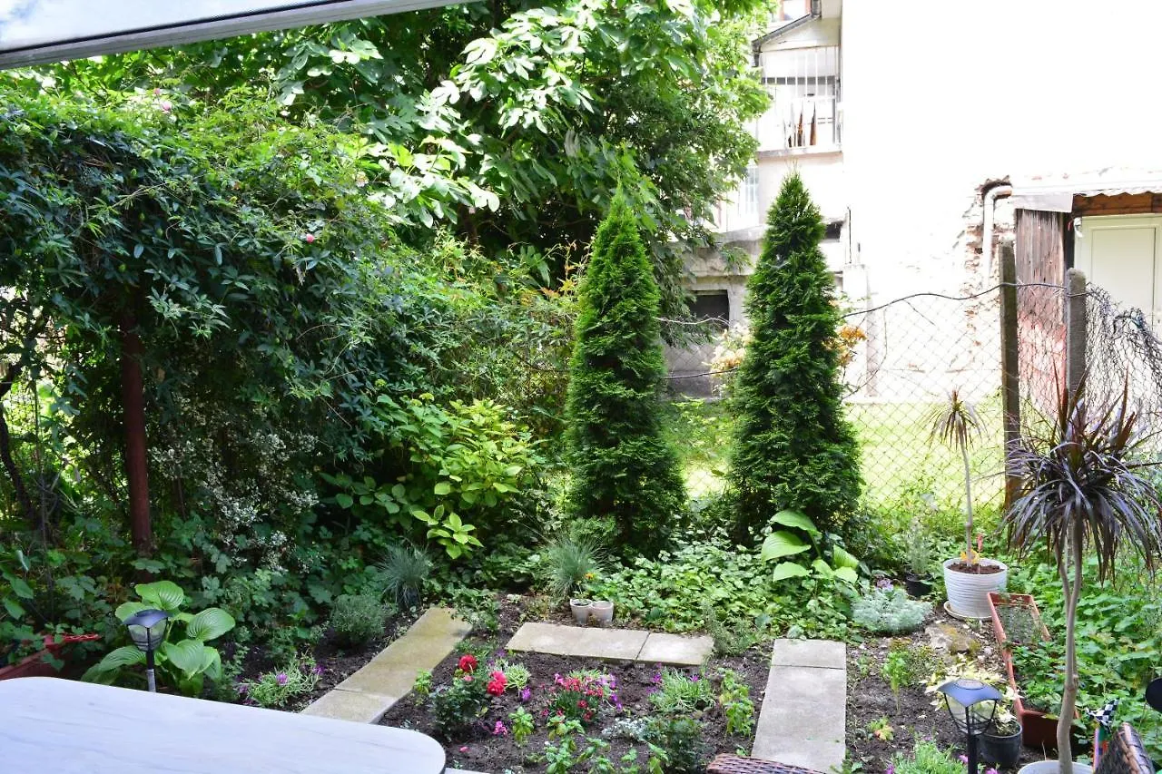 City Center Apartment With A Backyard Burgas Bulgarien